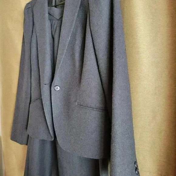 Plum Tree Canada 2 PC Business Suit in  Black Small NWOT - Picture 7 of 11